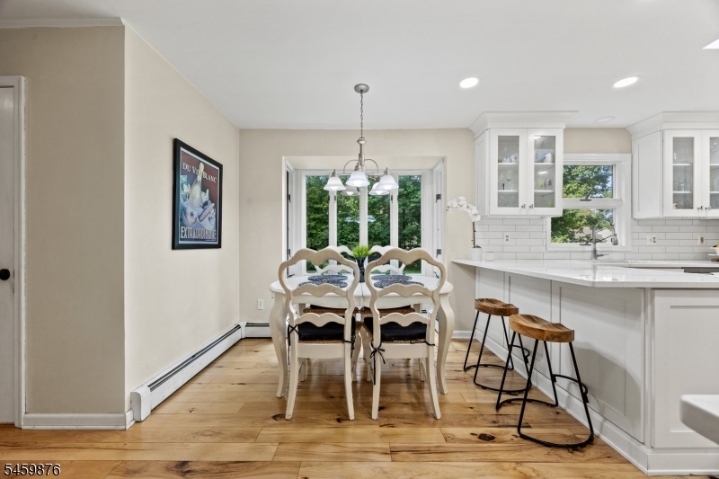 Kitchen Eat In Area