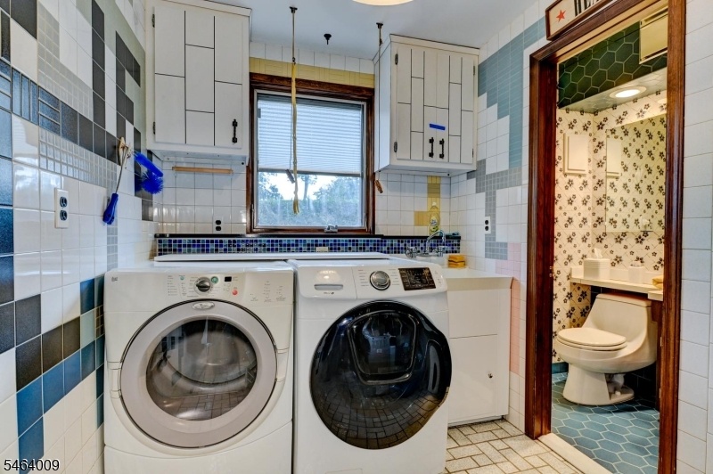 laundry/powder froom