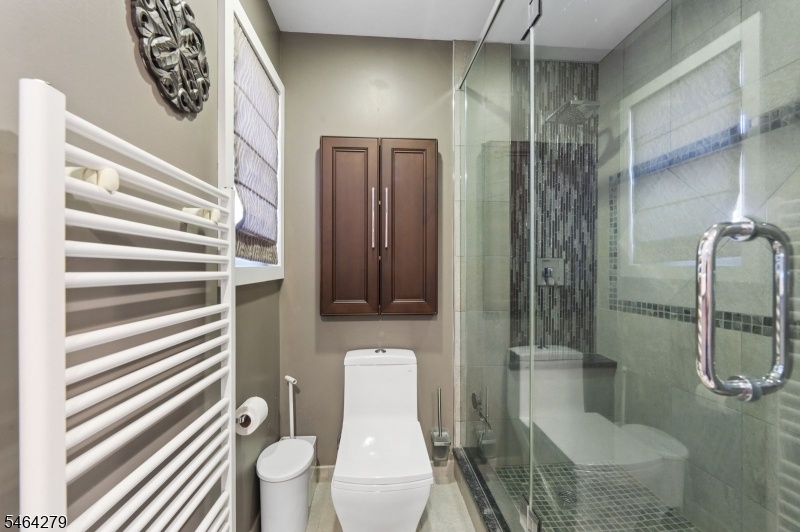 SHOWER HEATED RACK