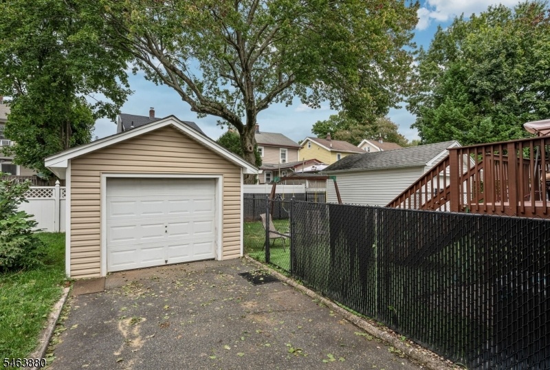 Detached Garage
