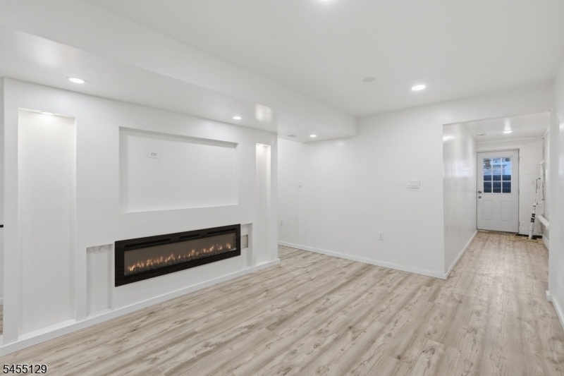 BASEMENT FAMILY ROOM