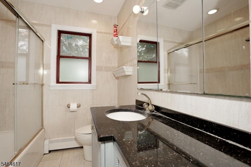 Full hall bath