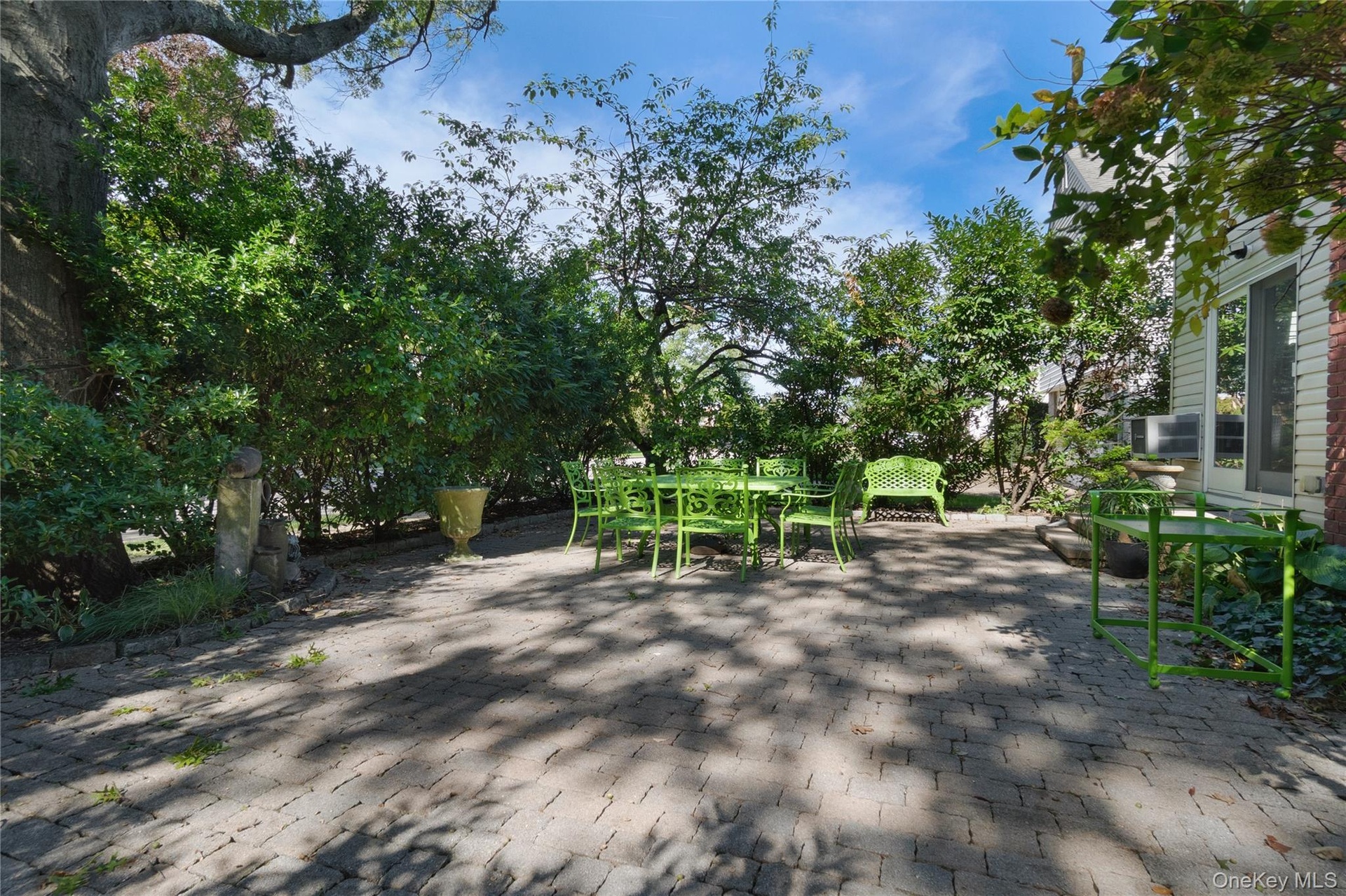 Sideyard patio