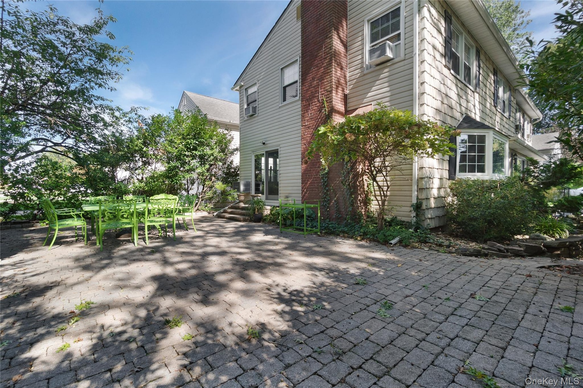 Sideyard patio