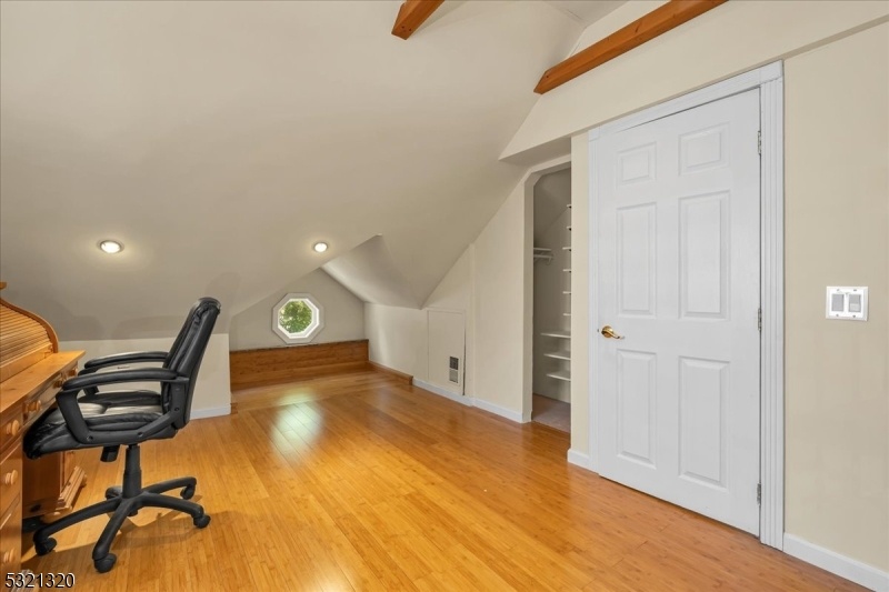 Bedroom/Office