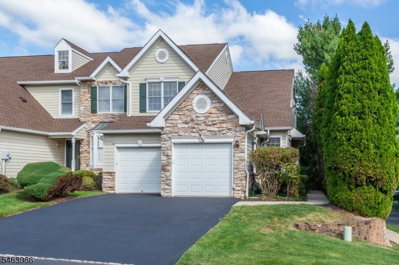 FULLY RENOVATED 3-BR TOWNHOUSE