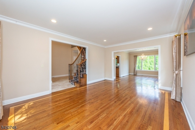 LIVING ROOM/DINING ROOM
