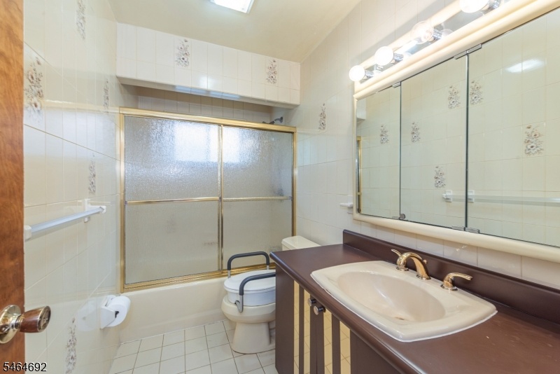 Full Bath with Tub Shower