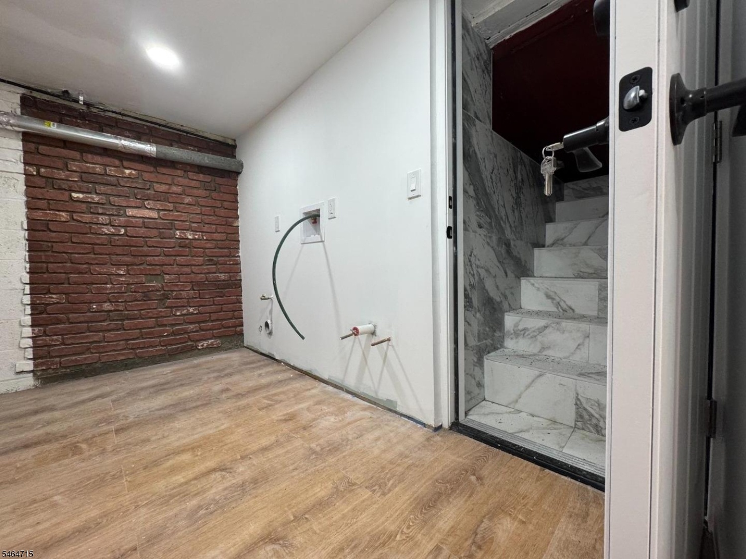 Laundry/Basement Walk-Out