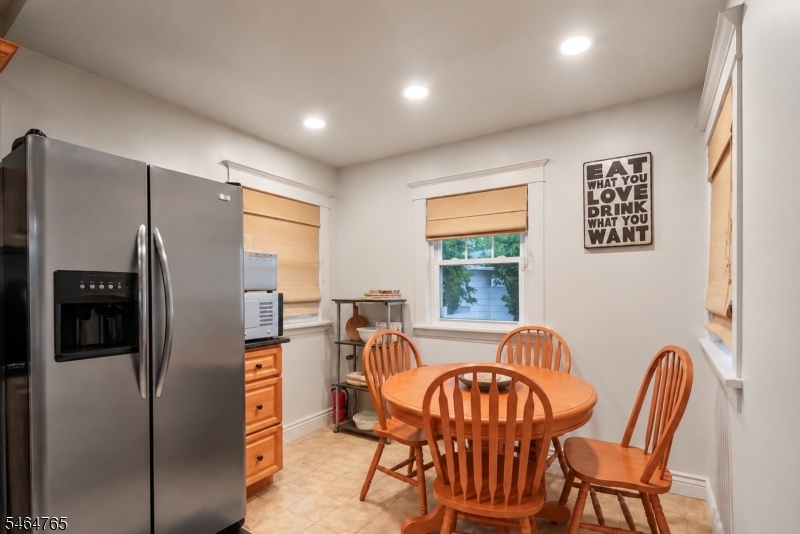 Eat-in Kitchen