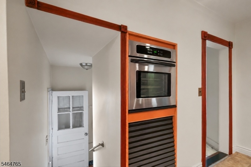 Door to outside/basement