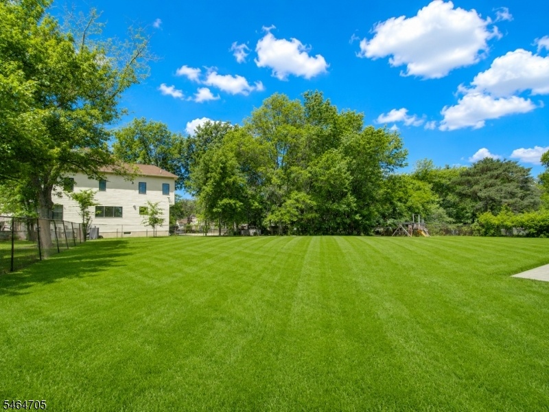 100' x 200' lot