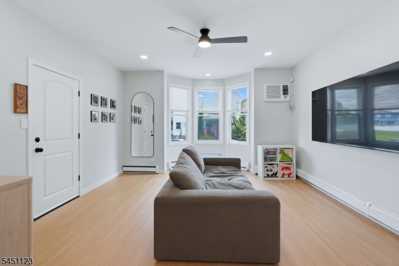 1st Fl living room