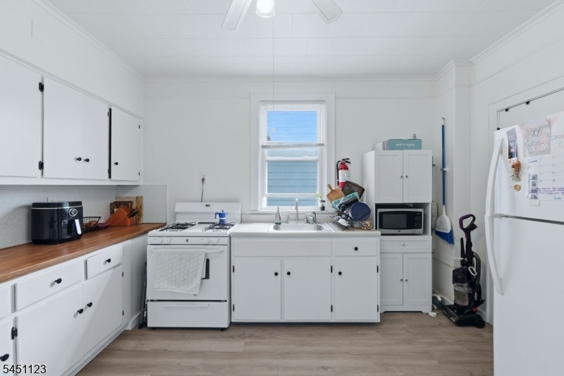 2nd floor kitchen