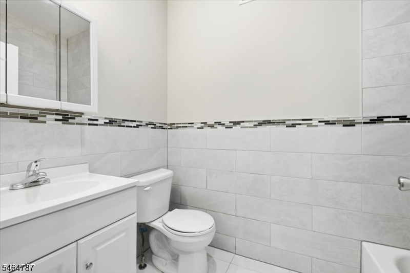 Full Hall Bath