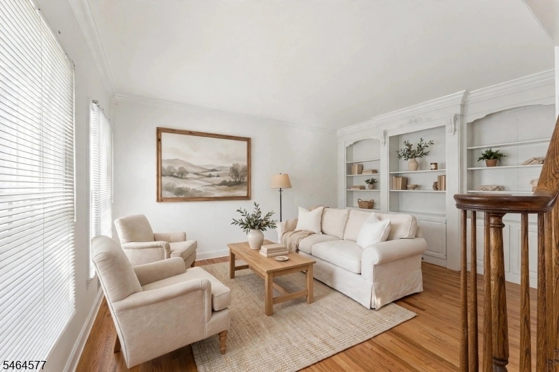 Living Room w/Built Ins