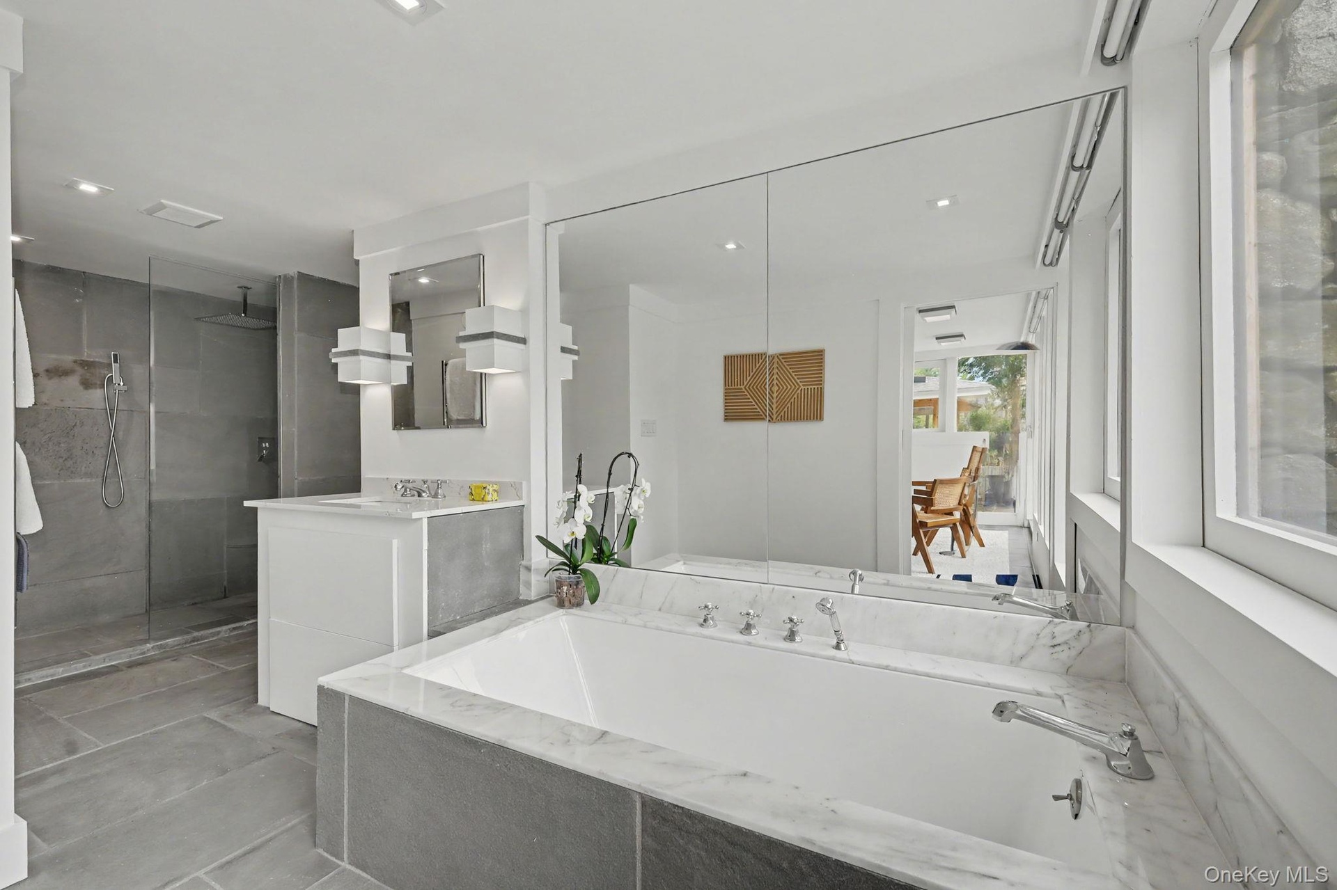 Guest en-suite bathroom