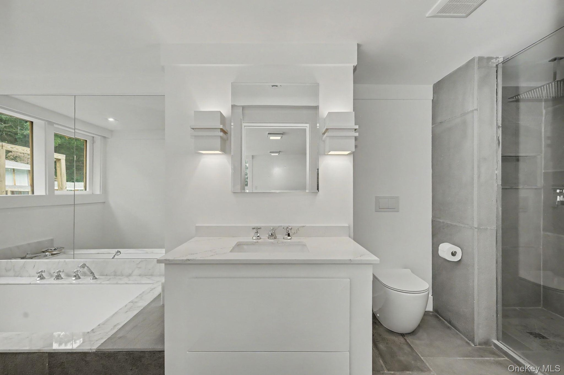 2nd Guest en-suite bathroom