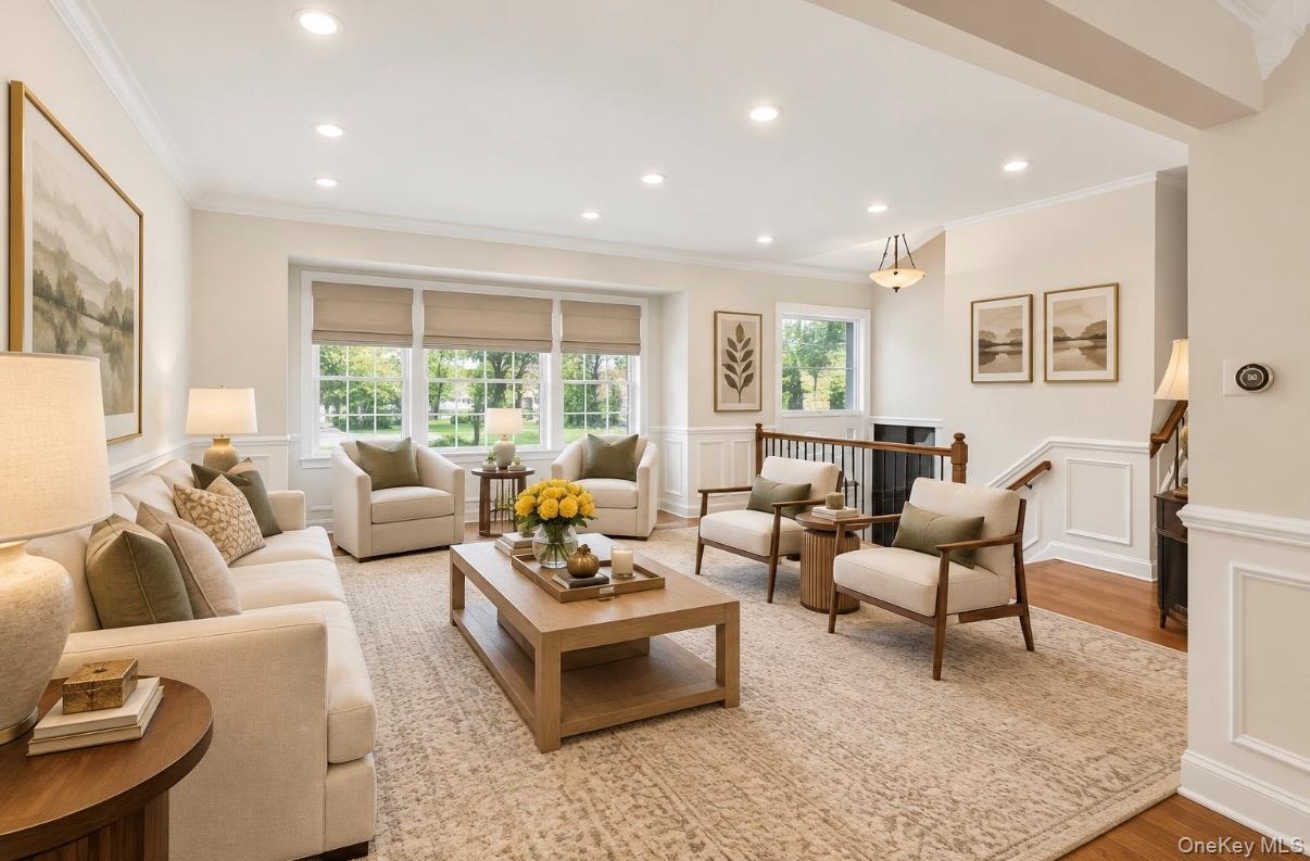 VIRTUALLY STAGED — PAINT COLOR HAS BEEN VIRTUALLY CHANGED AND DÉCOR HAS BEEN ADDED TO SHOW THE POSSIBILITIES.