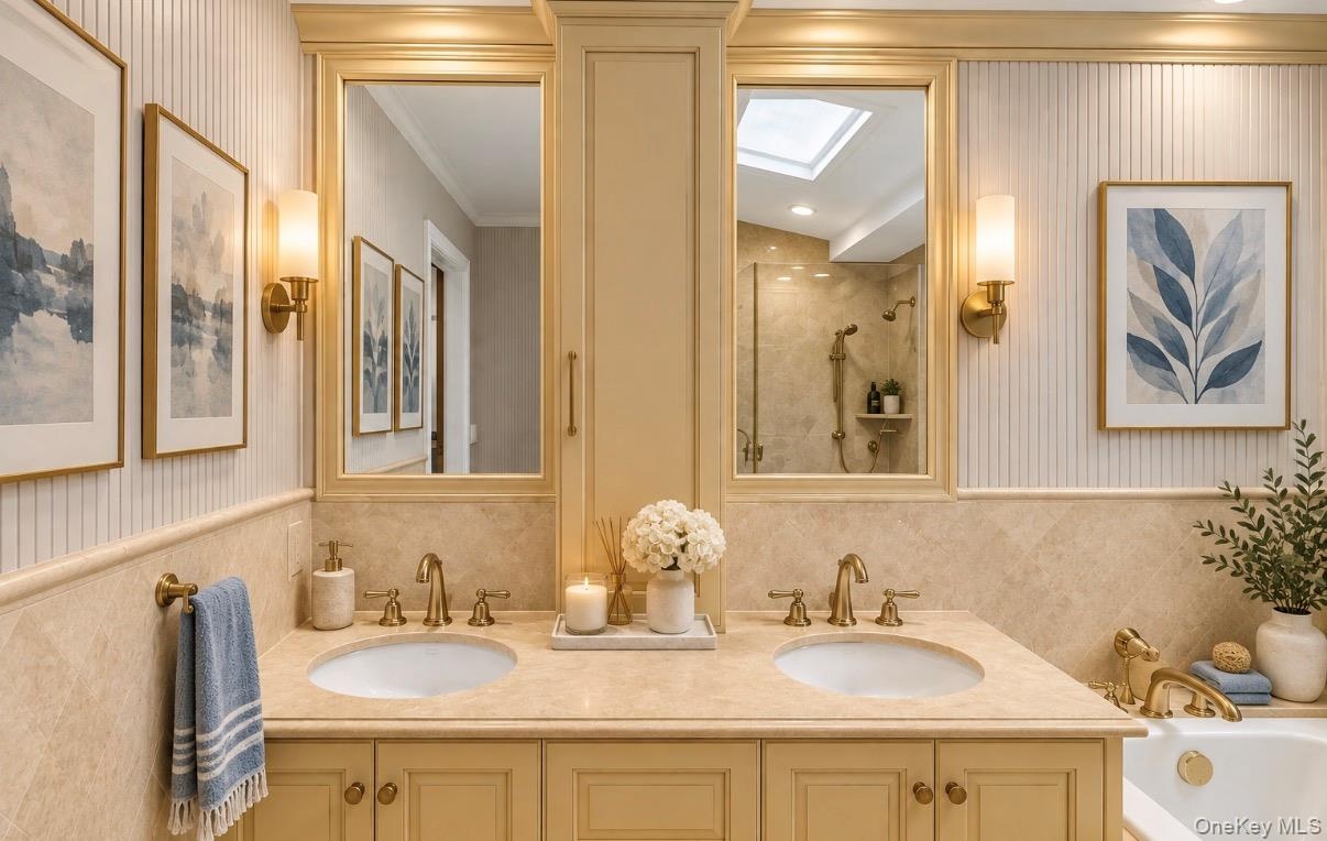 VIRTUALLY STAGED — PAINT COLOR HAS BEEN VIRTUALLY CHANGED AND DÉCOR HAS BEEN ADDED TO SHOW THE POSSIBILITIES.