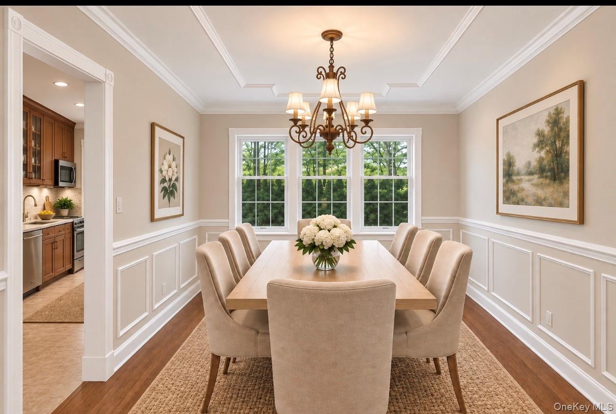 VIRTUALLY STAGED — PAINT COLOR HAS BEEN VIRTUALLY CHANGED AND DÉCOR HAS BEEN ADDED TO SHOW THE POSSIBILITIES.
