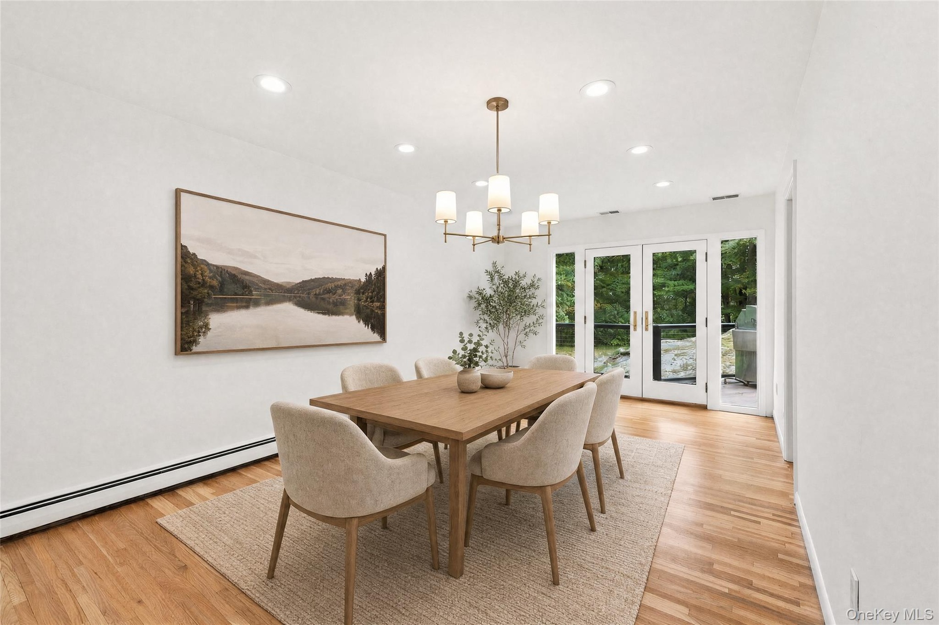 Virtually staged dining room