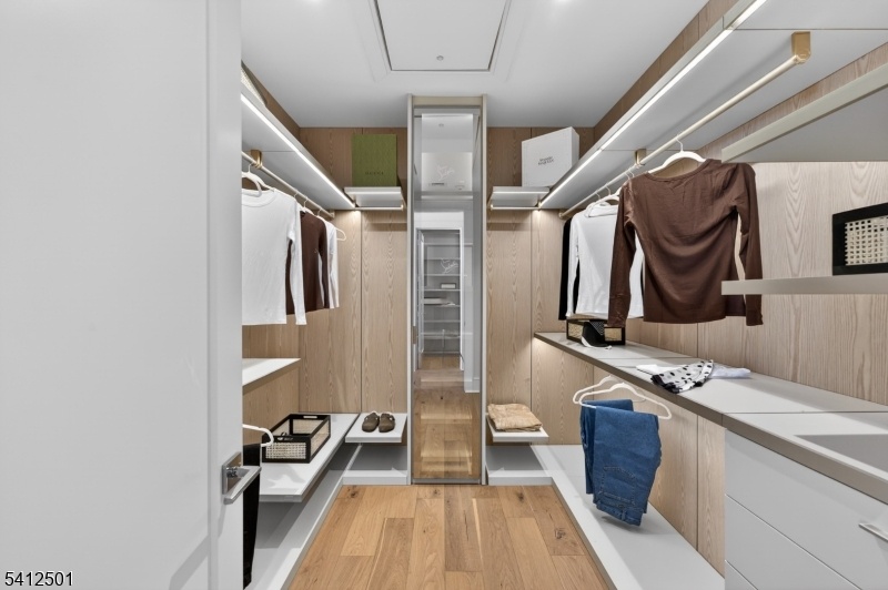 Walk-in Closet