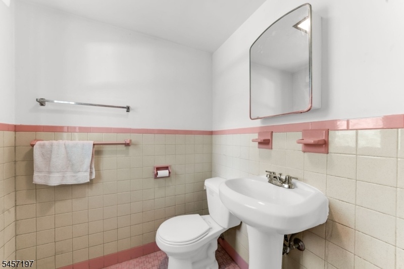 2nd Floor Bathroom