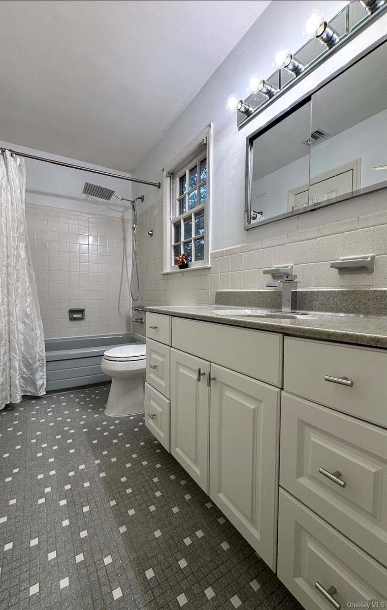 2nd Bathroom
