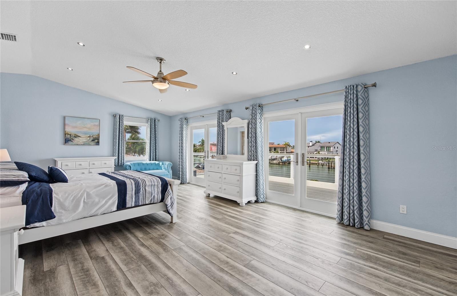544 Lillian Dr, Madeira Beach  Primary bedroom