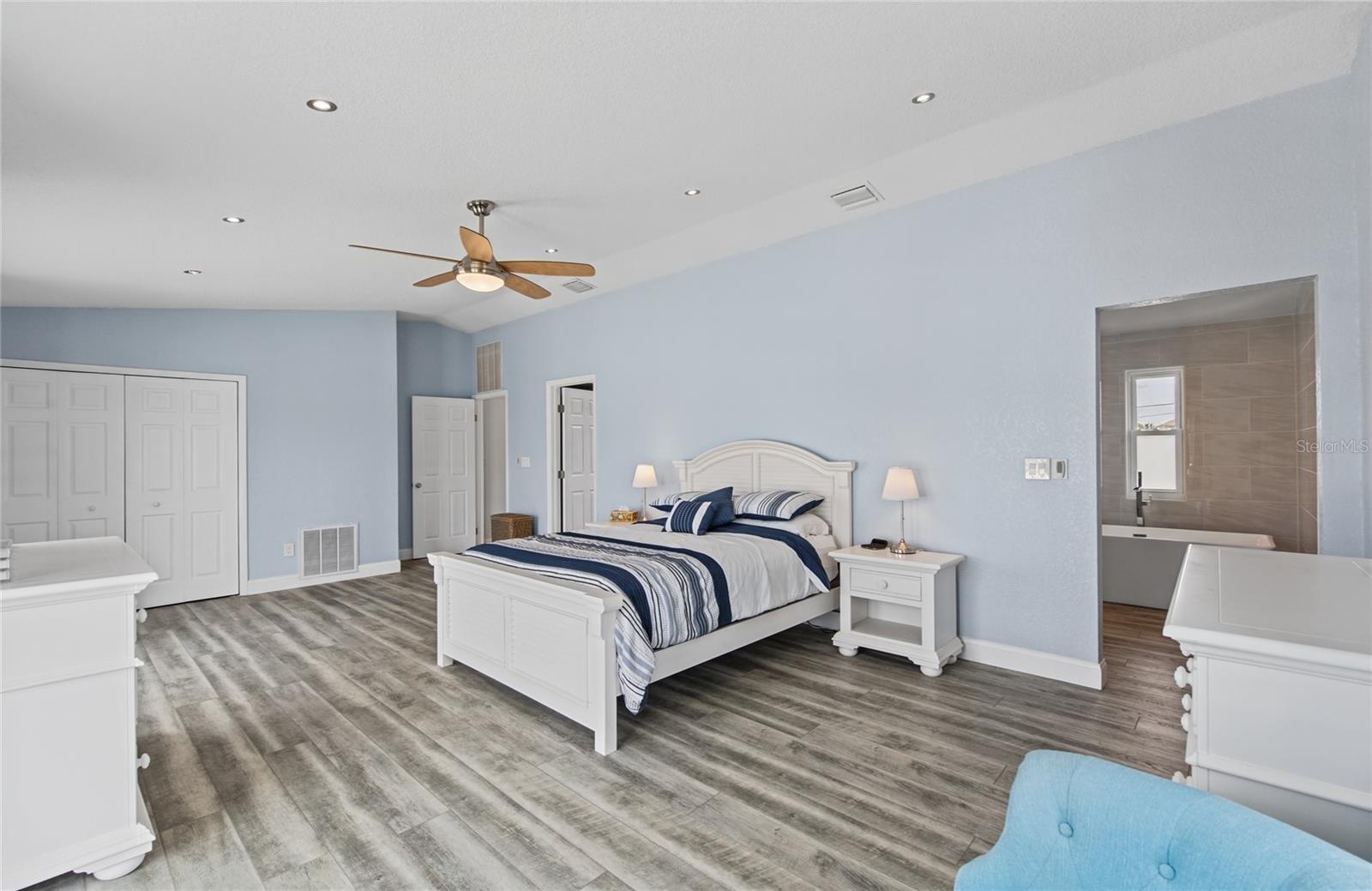 544 Lillian Dr, Madeira Beach  Primary bedroom