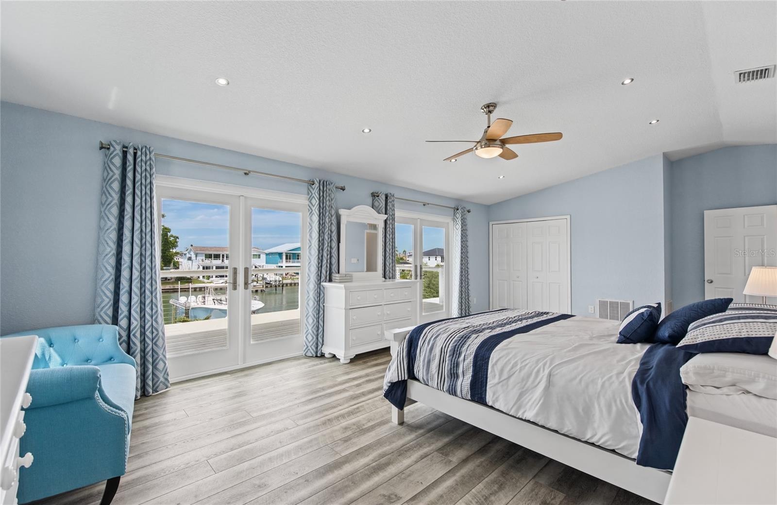 544 Lillian Dr, Madeira Beach  Primary bedroom