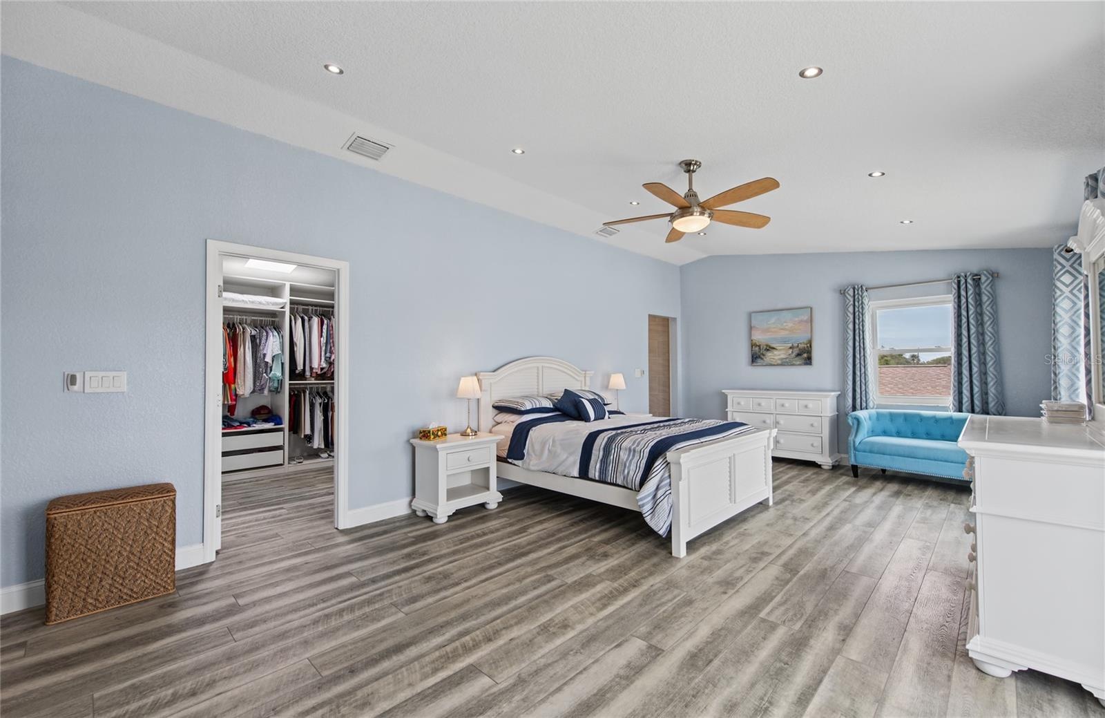 544 Lillian Dr, Madeira Beach  Primary bedroom