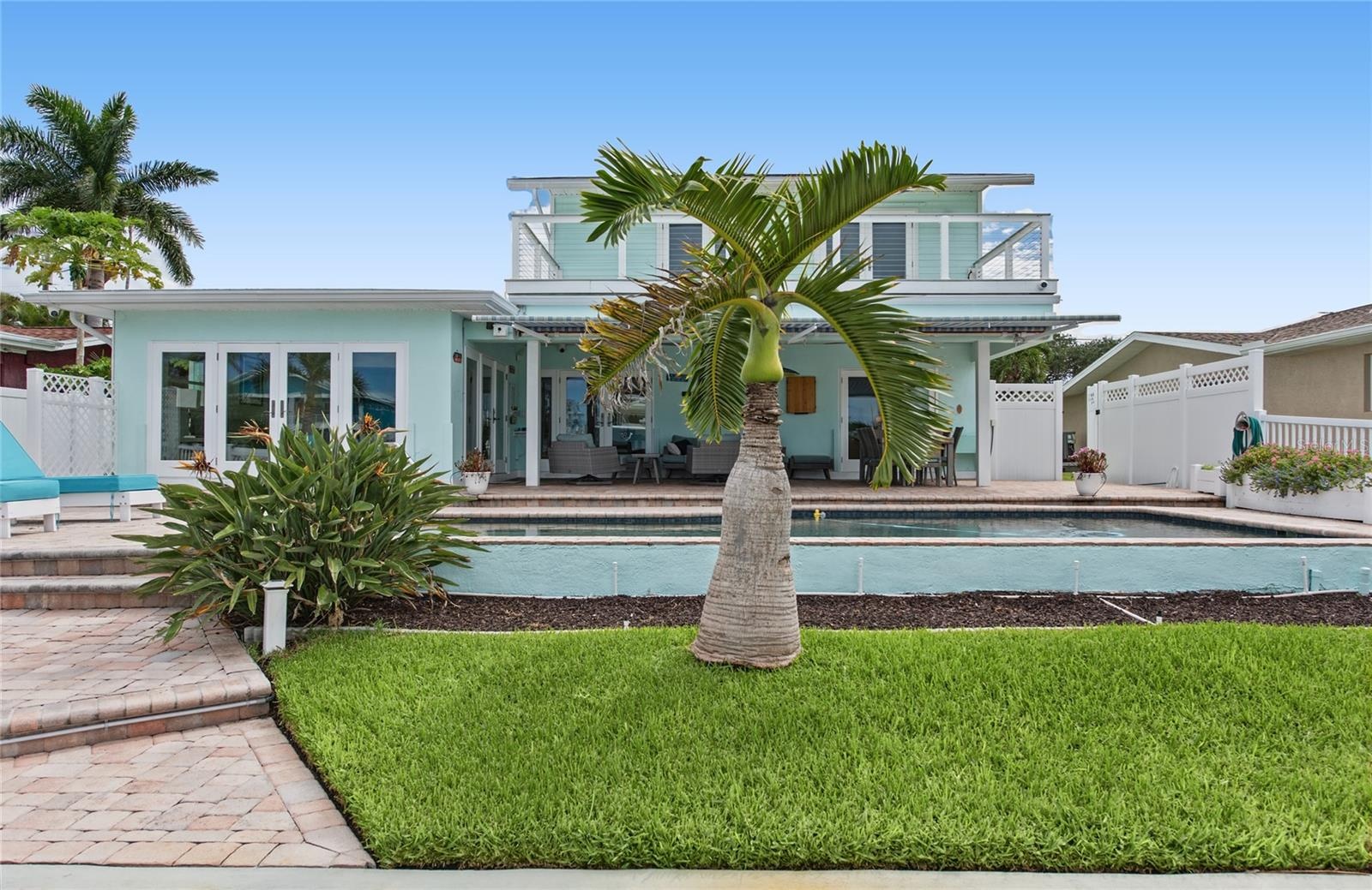 544 Lillian Dr, Madeira Beach