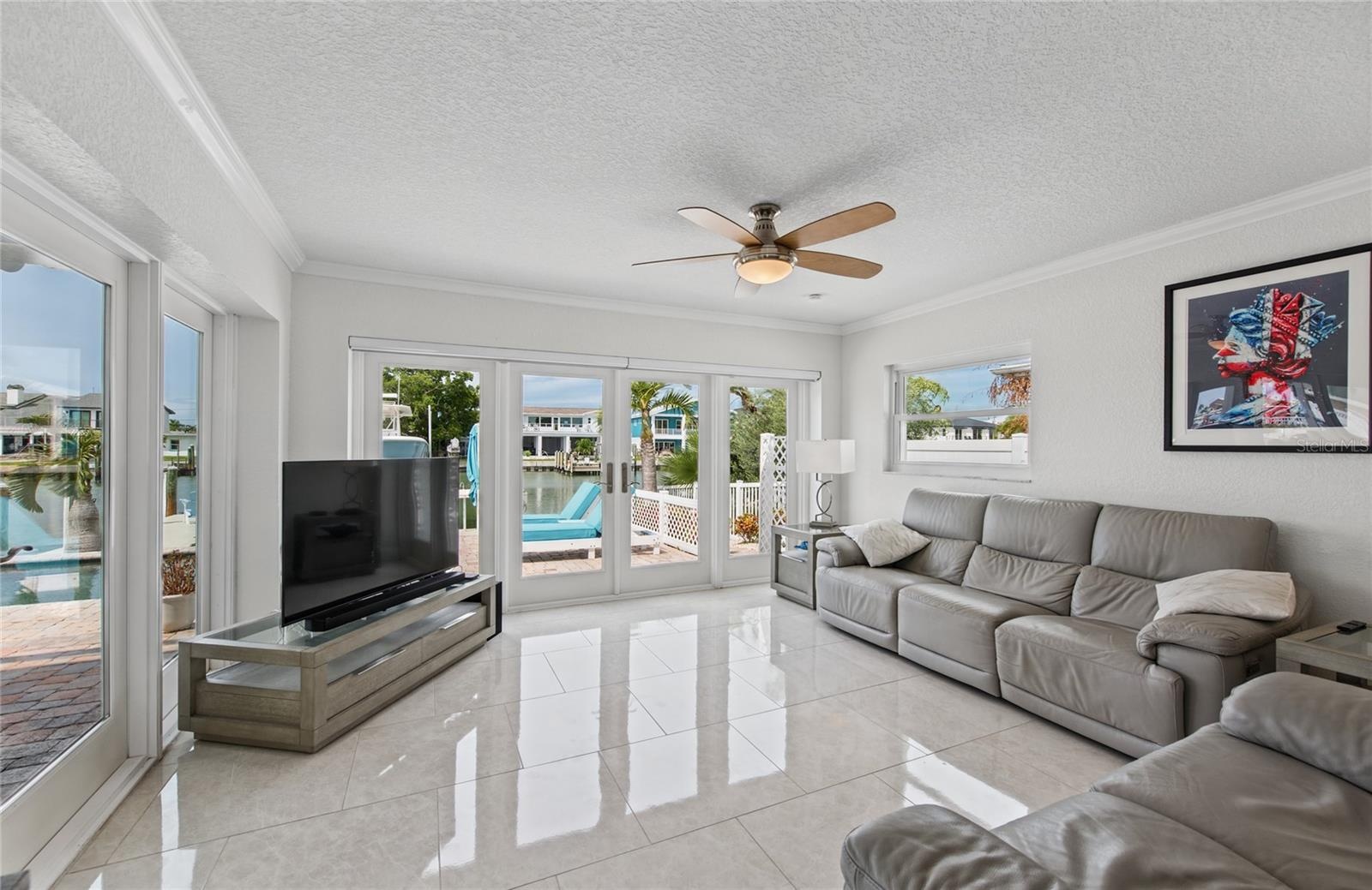 544 Lillian Dr, Madeira Beach - family room