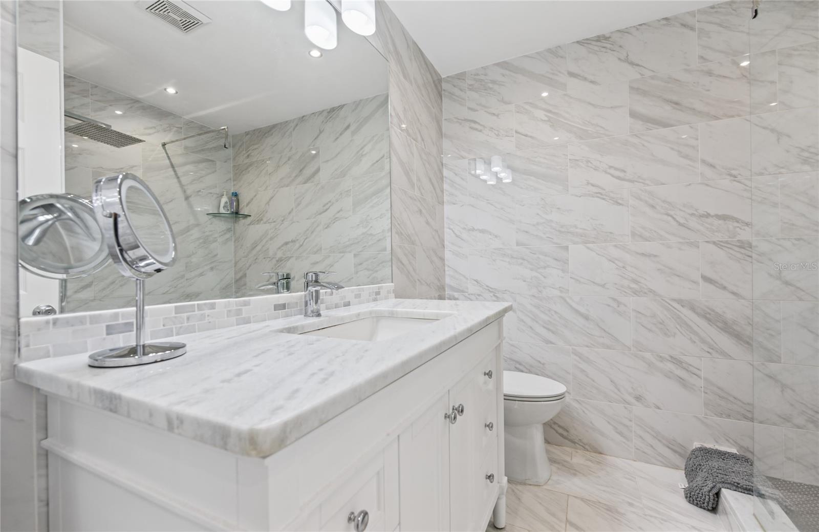 544 Lillian Drive Madeira Beach Guest bath
