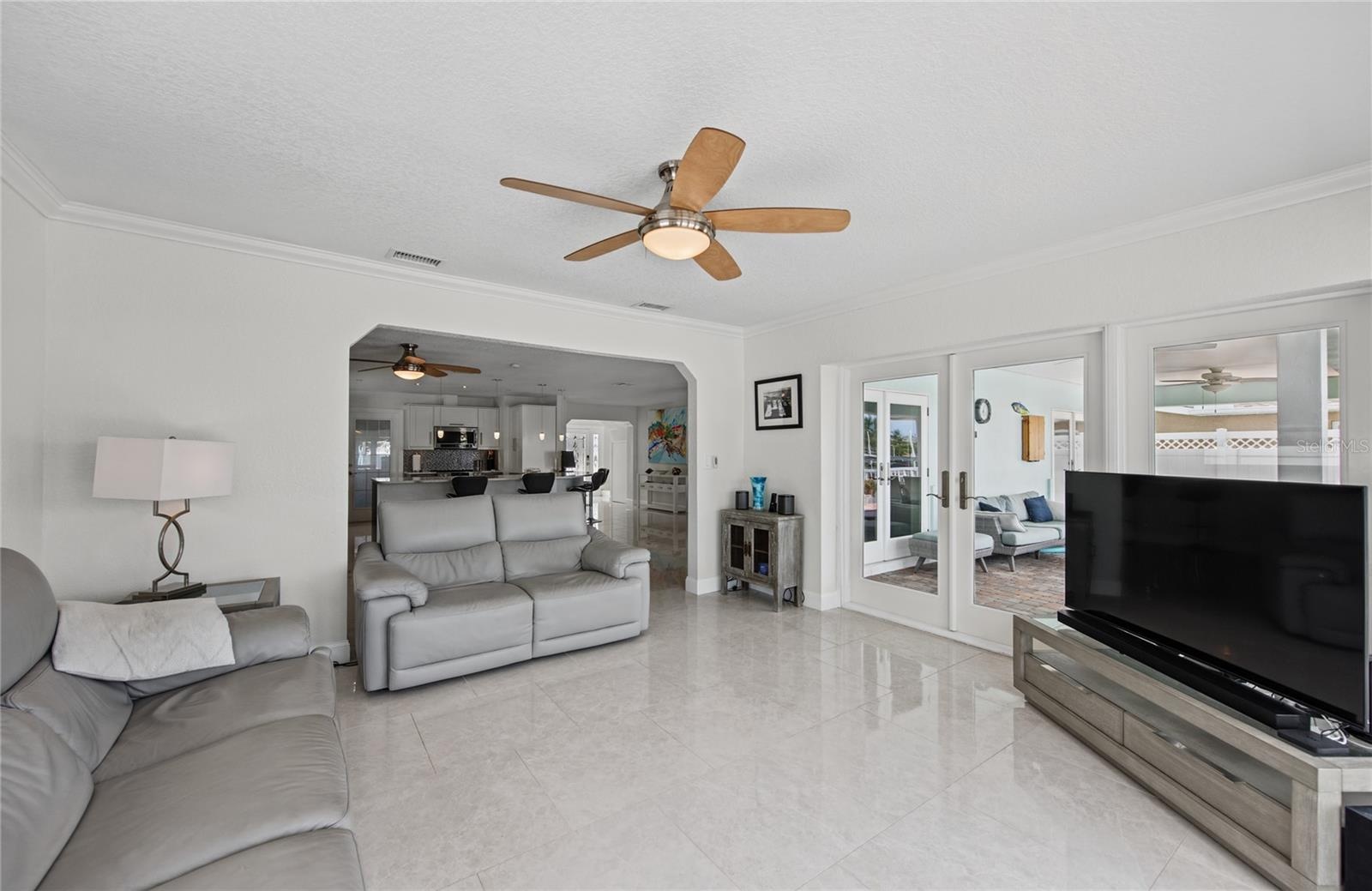 544 Lillian Dr, Madeira Beach family room
