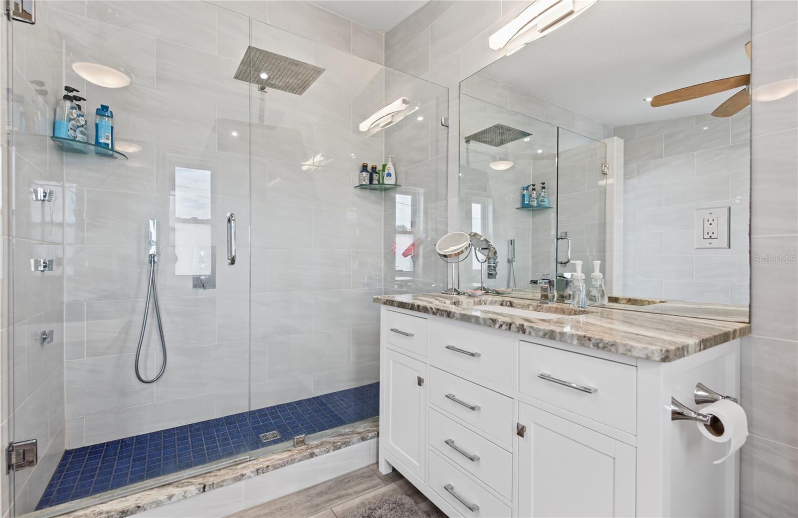 544 Lillian Dr, Madeira Beach  Primary bath