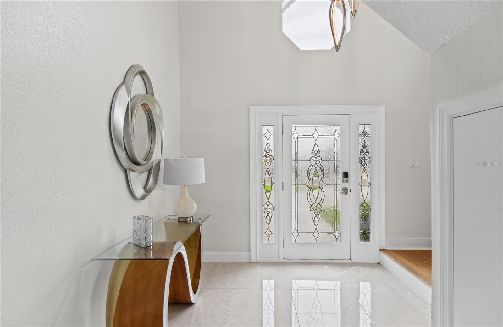 544 Lillian Dr, Madeira Beach - Front door entry