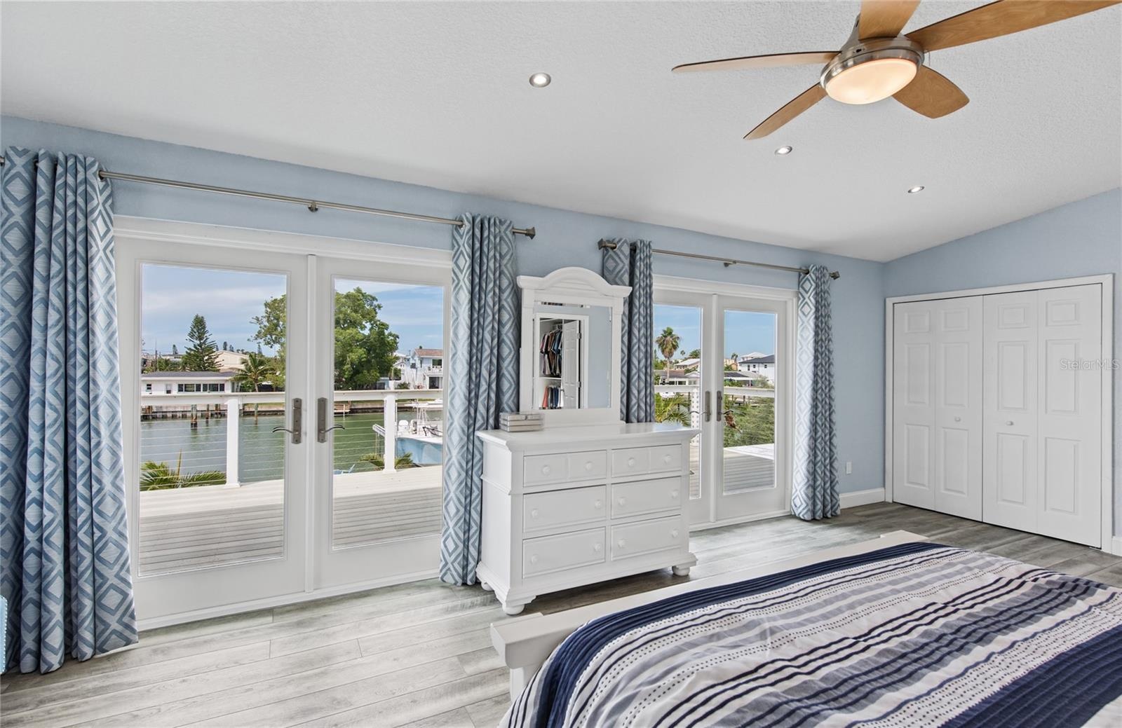 544 Lillian Dr, Madeira Beach  Primary bedroom