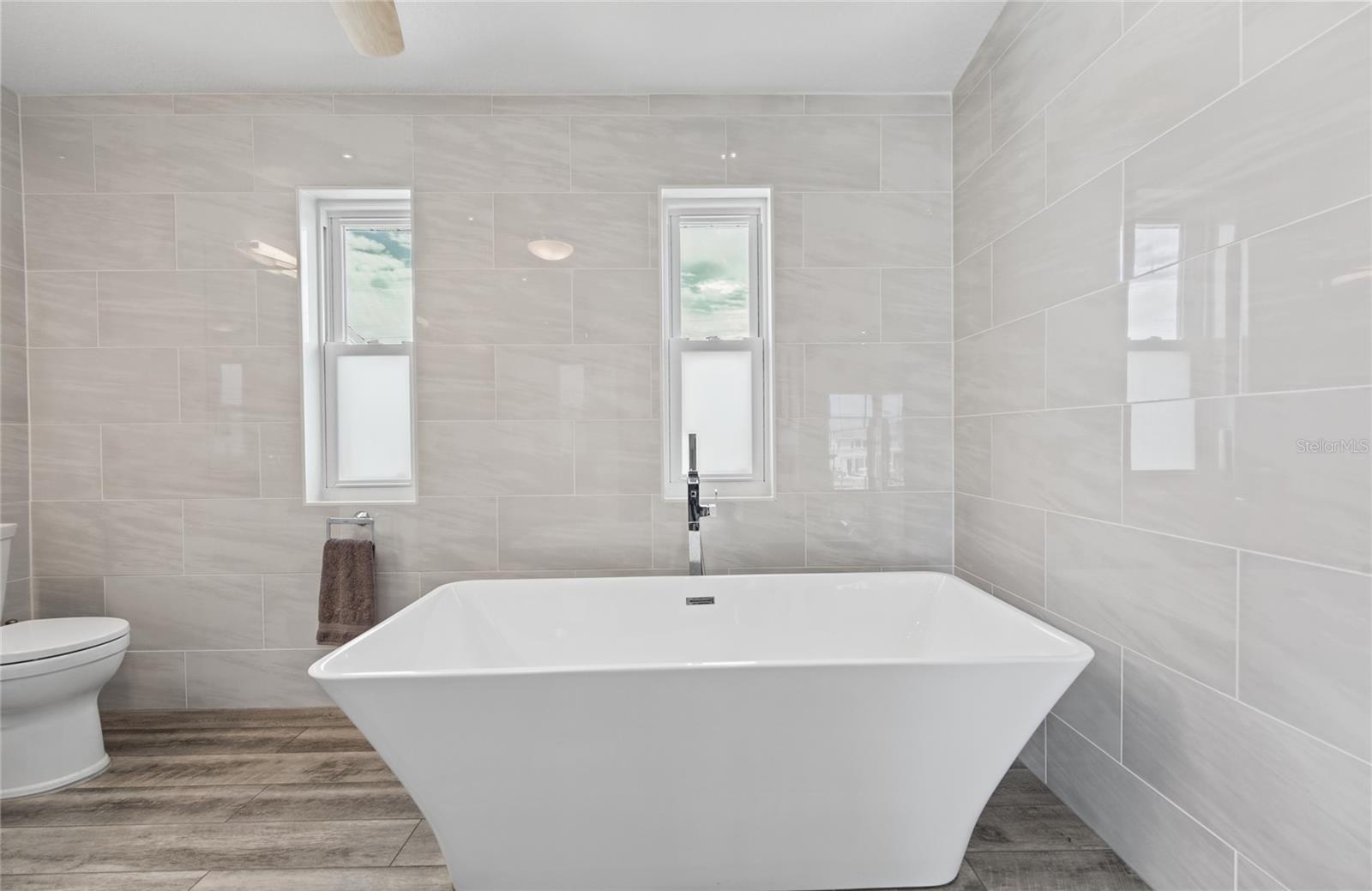 544 Lillian Dr, Madeira Beach  Primary bath