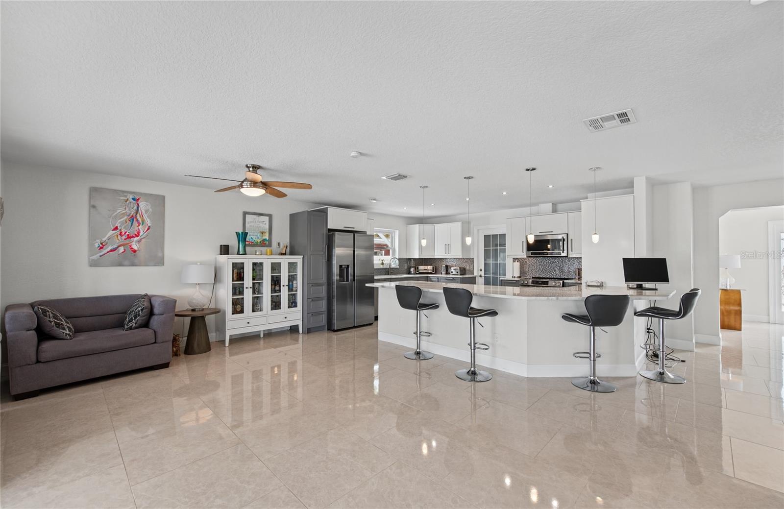 544 Lillian Dr, Madeira Beach - great room