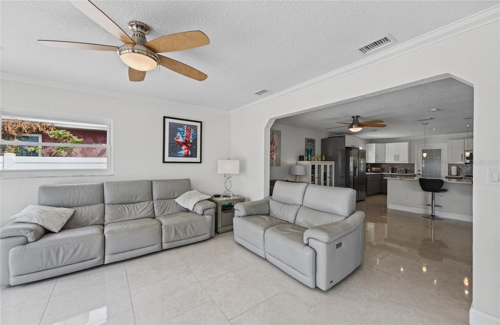 544 Lillian Dr, Madeira Beach - family room