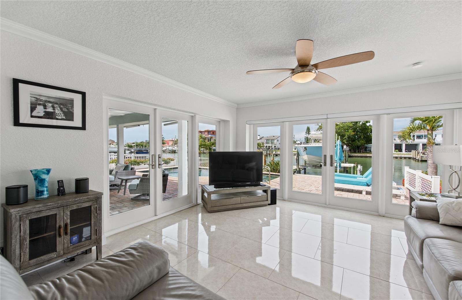 544 Lillian Dr, Madeira Beach family room