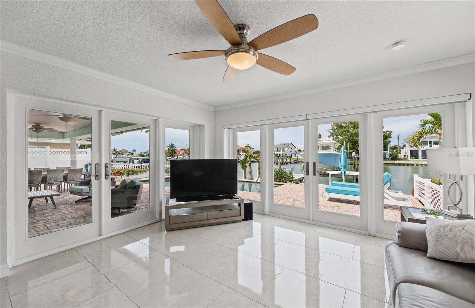 544 Lillian Dr, Madeira Beach