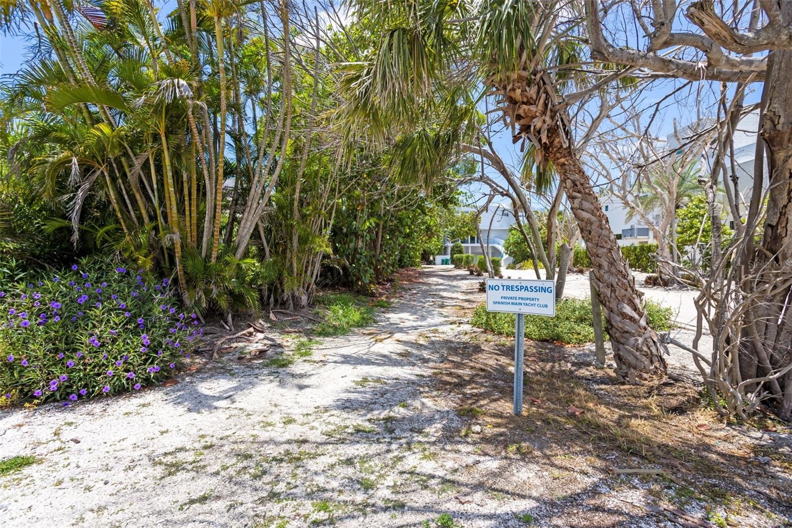 Access to private beach