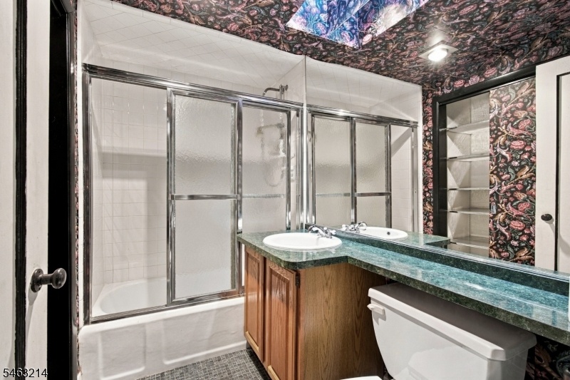 Center Hall Bath