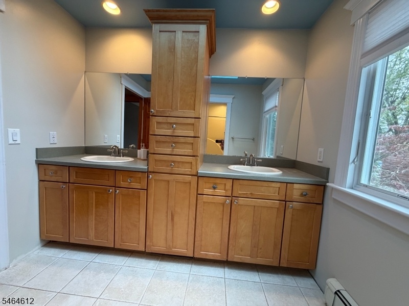 guest bath 2nd floor