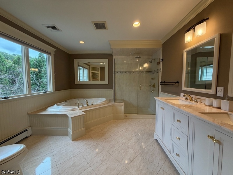 Primary, Tub w/in shower