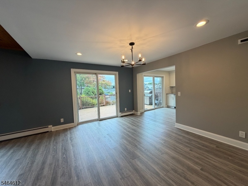 Dining rm w/deck access